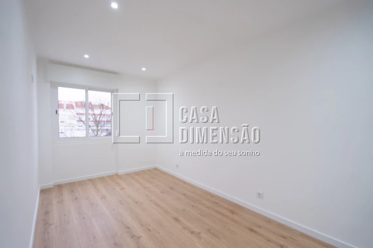 Apartamento T1 para Venda em Odivelas Foto 13