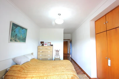 Apartamento T3 para Venda em Currelos, Papízios e Sobral