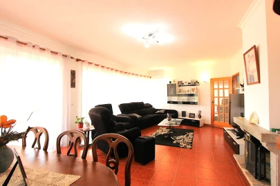 Apartamento T3 para Venda em Currelos, Papízios e Sobral