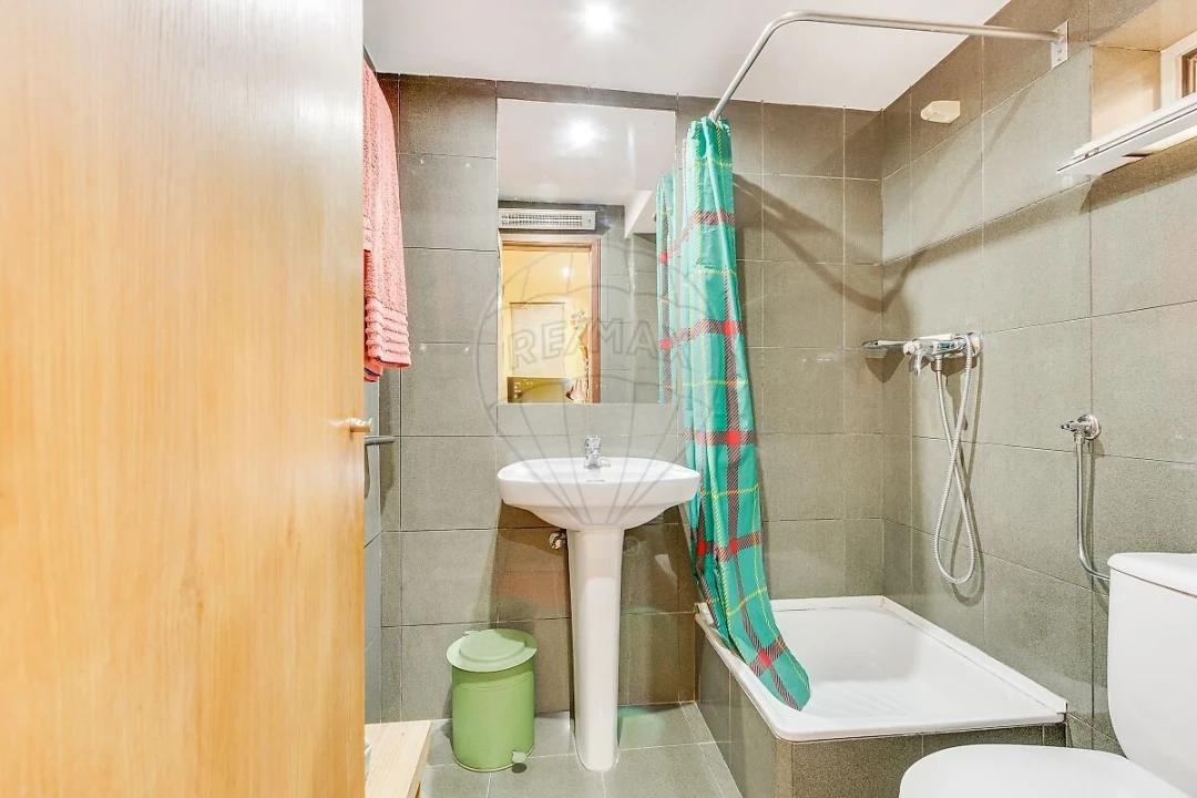 Apartamento T1 para Venda em Santo António Foto 19