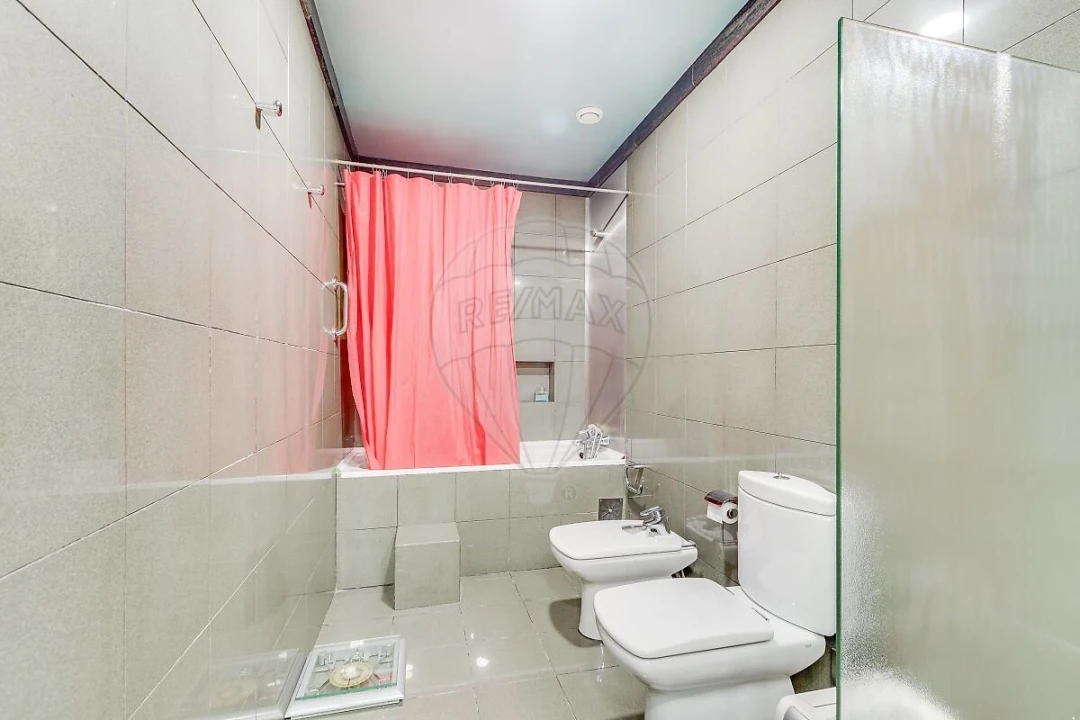 Apartamento T1 para Venda em Santo António Foto 13