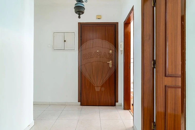 Apartamento T2 para Venda em Odivelas Foto 7