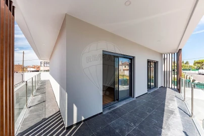 Moradia T3 para Venda em São Domingos de Rana