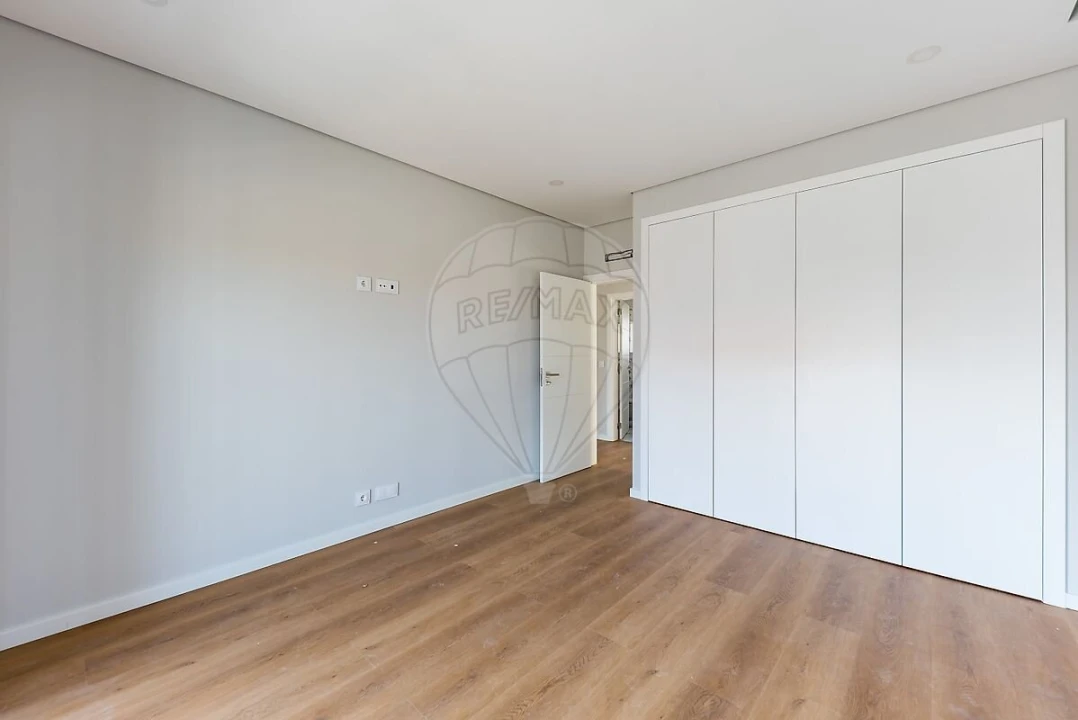 Moradia T3 para Venda em São Domingos de Rana Foto 16