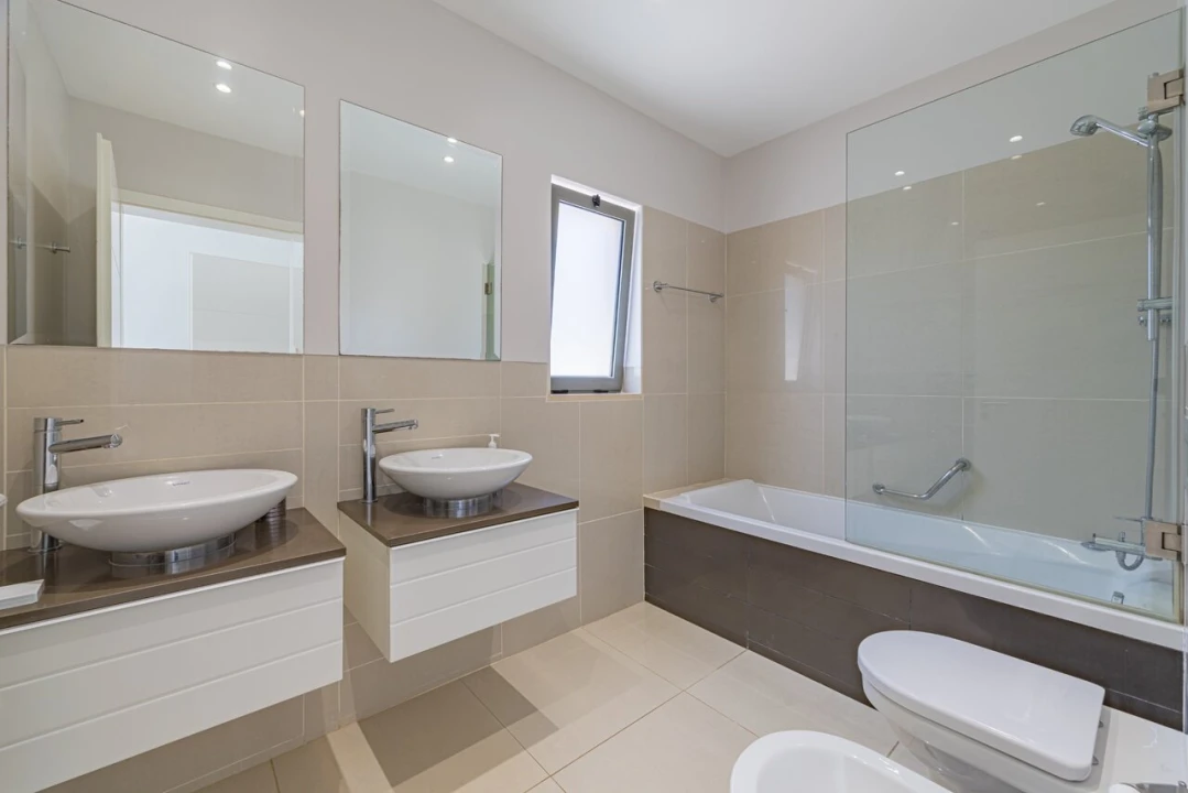 Apartamento T2 para Venda em Quarteira Foto 8