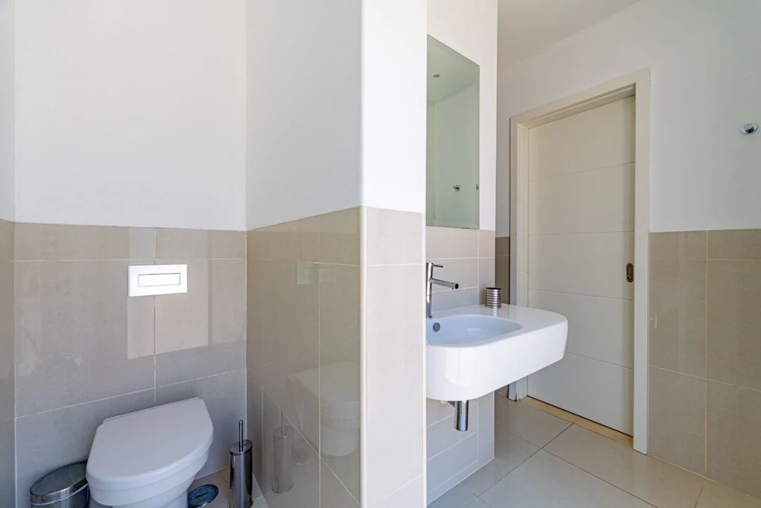 Apartamento T2 para Venda em Quarteira Foto 17