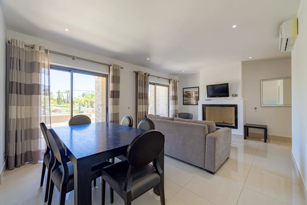 Apartamento T2 para Venda em Quarteira Foto 3