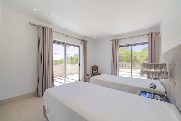 Apartamento T2 para Venda em Quarteira Foto 9