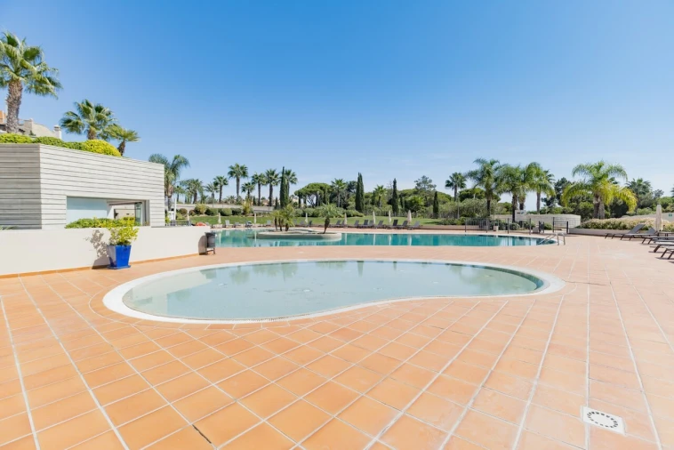 Apartamento T2 para Venda em Quarteira Foto 35