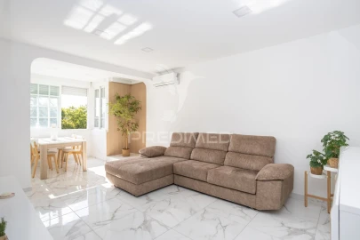 Apartamento T2 para Venda em Laranjeiro e Feijó
