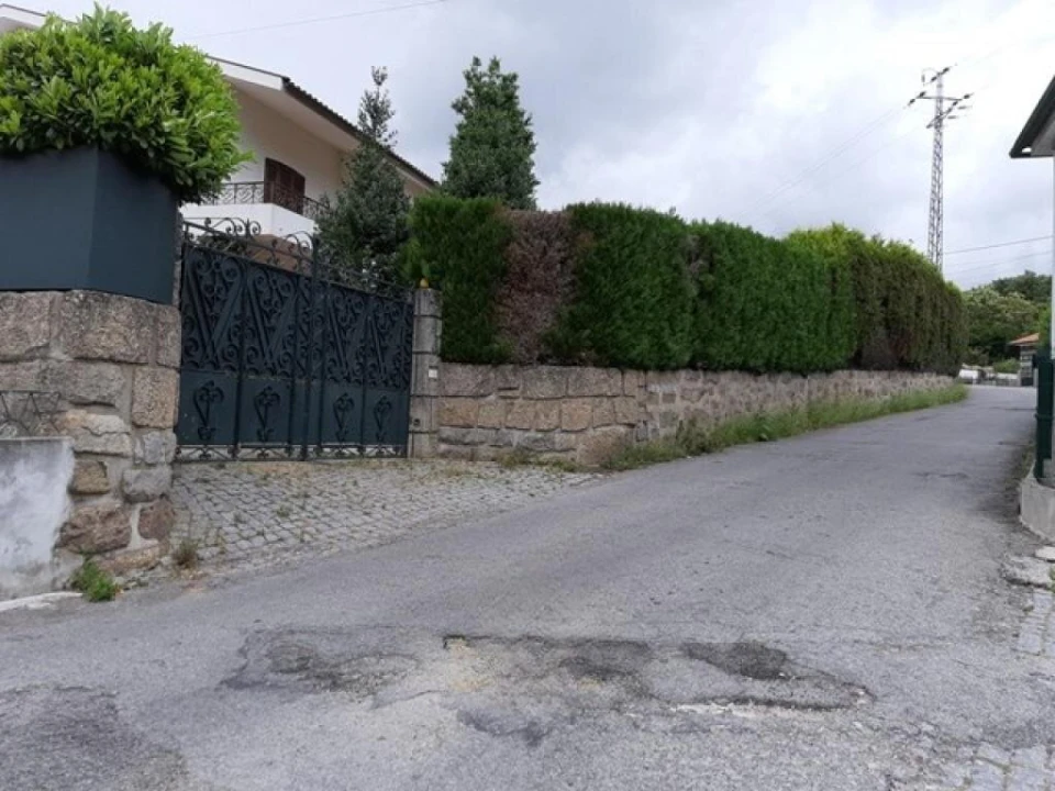 Moradia T7 para Venda em Lordelo Foto 2