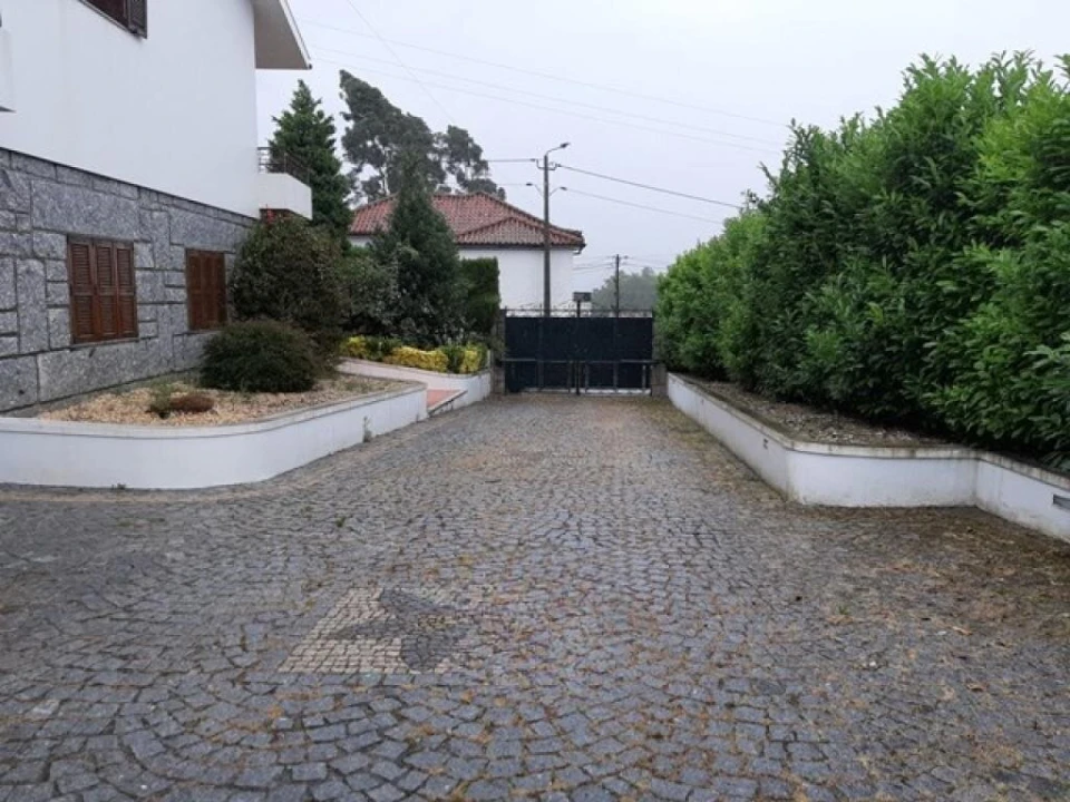 Moradia T7 para Venda em Lordelo Foto 4