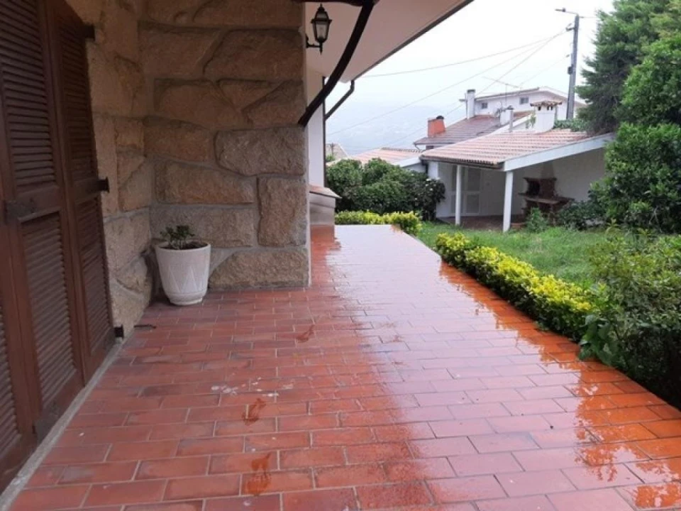 Moradia T7 para Venda em Lordelo Foto 6