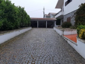 Moradia T7 para Venda em Lordelo