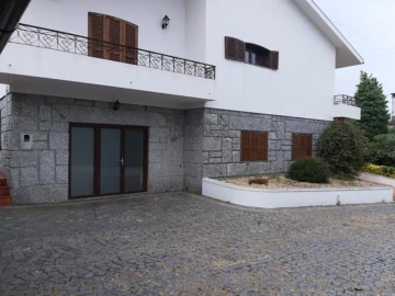 Moradia T7 para Venda em Lordelo