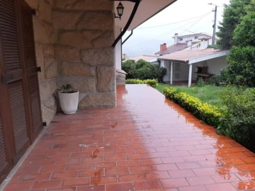Moradia T7 para Venda em Lordelo
