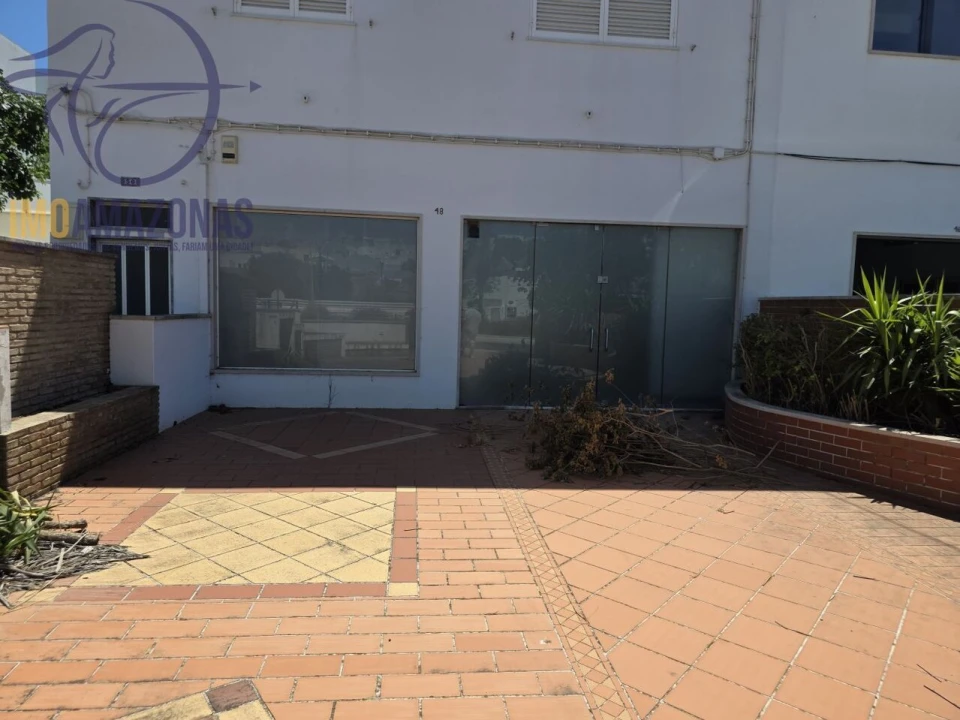 Armazém para Venda em Estômbar e Parchal Foto 1