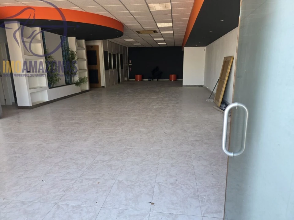 Armazém para Venda em Estômbar e Parchal Foto 3