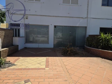 Armazém para Venda em Estômbar e Parchal