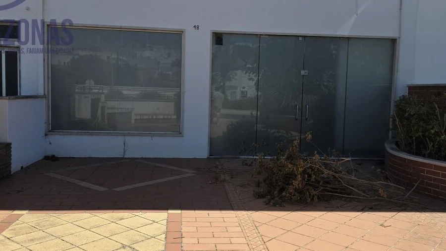Armazém para Venda em Estômbar e Parchal