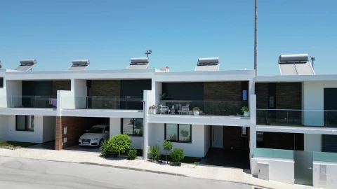 Moradia T3 para Venda em Ferreiras
