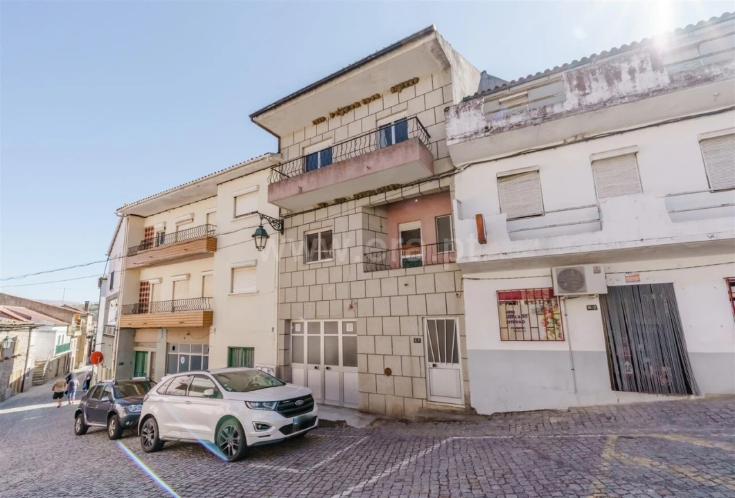 Moradia T4 para Venda em Peso e Vales do Rio Foto 1