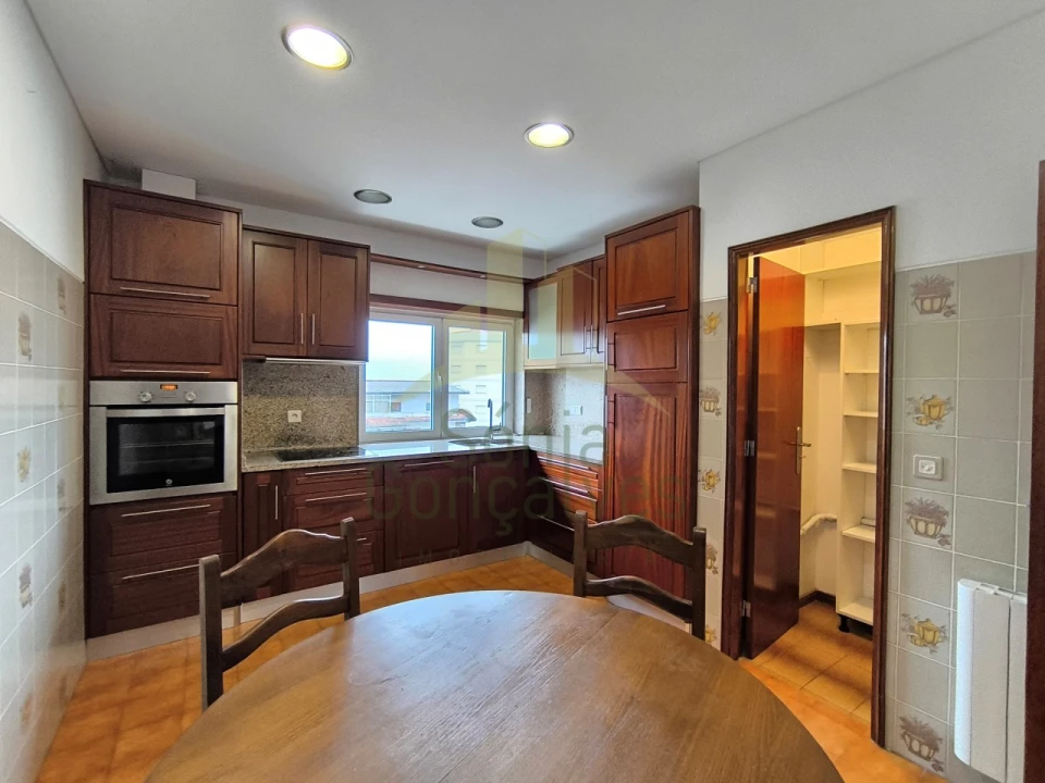 Apartamento T3 para Arrendamento em Darque Foto 2