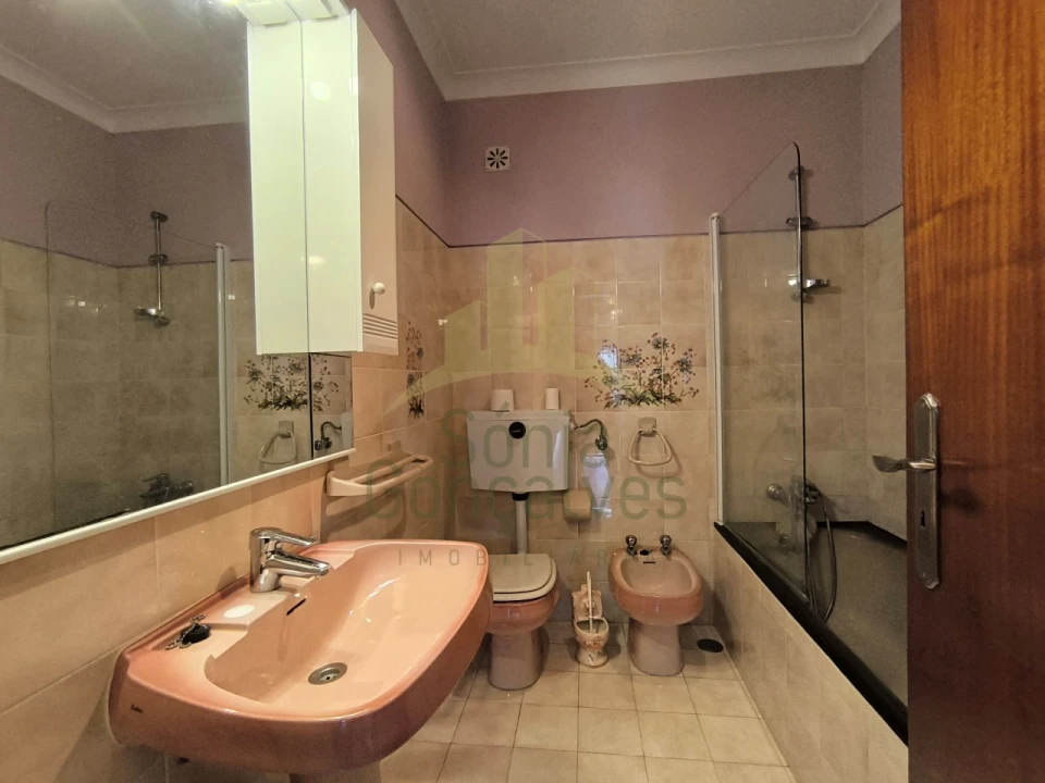 Apartamento T3 para Arrendamento em Darque Foto 12