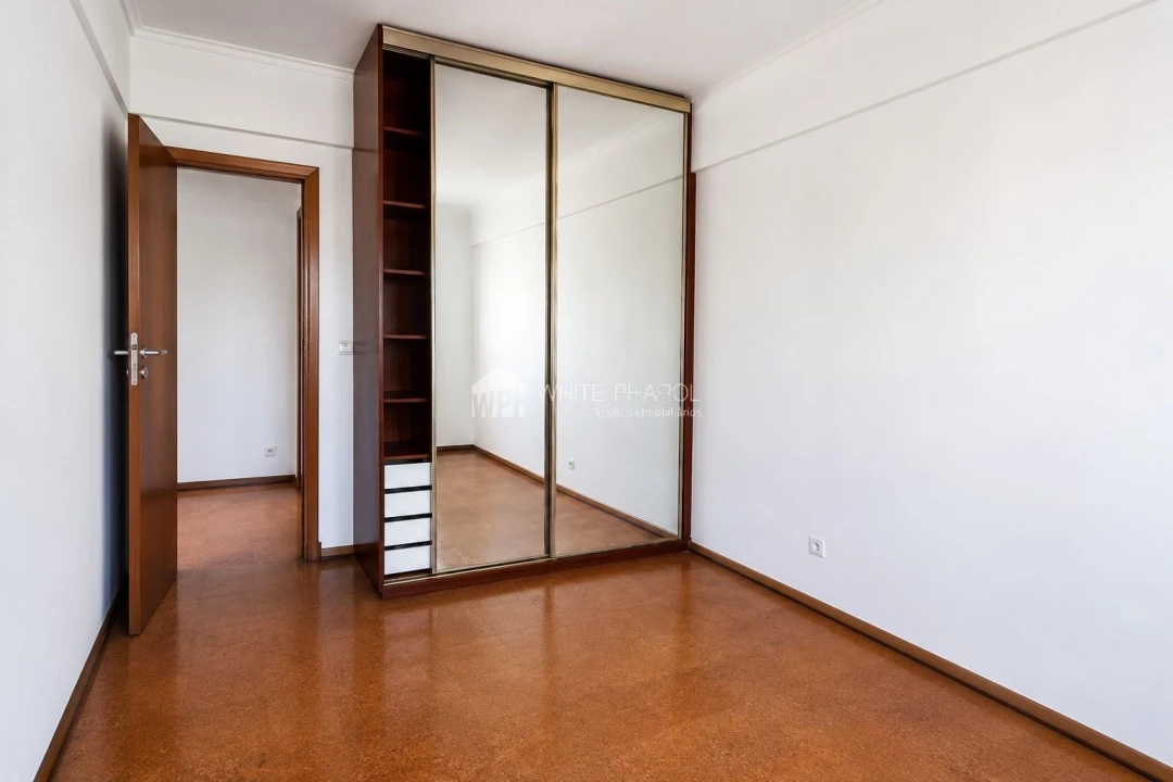 Apartamento T3 para Venda em Ramada e Caneças Foto 4