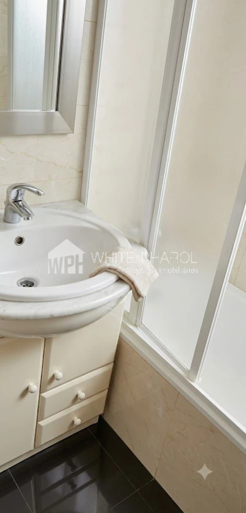Apartamento T3 para Venda em Ramada e Caneças