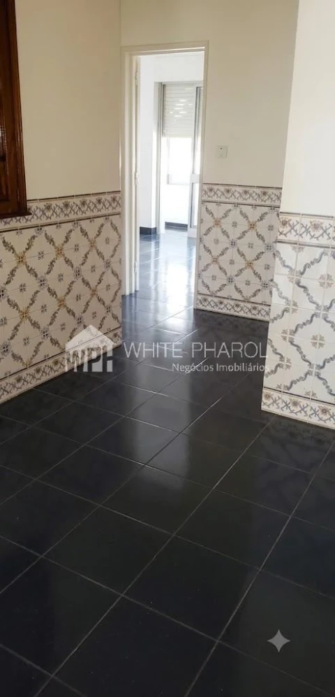 Apartamento T3 para Venda em Ramada e Caneças
