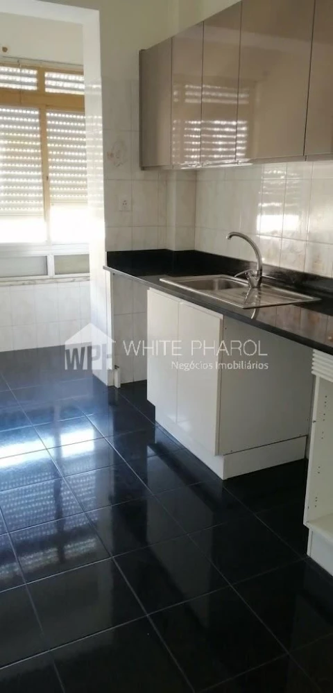Apartamento T3 para Venda em Ramada e Caneças