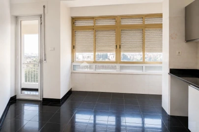 Apartamento T3 para Venda em Ramada e Caneças