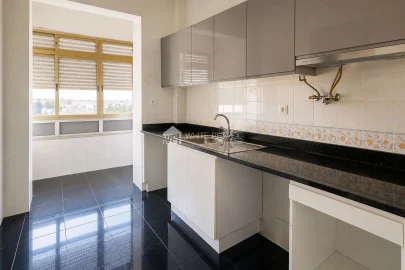 Apartamento T3 para Venda em Ramada e Caneças