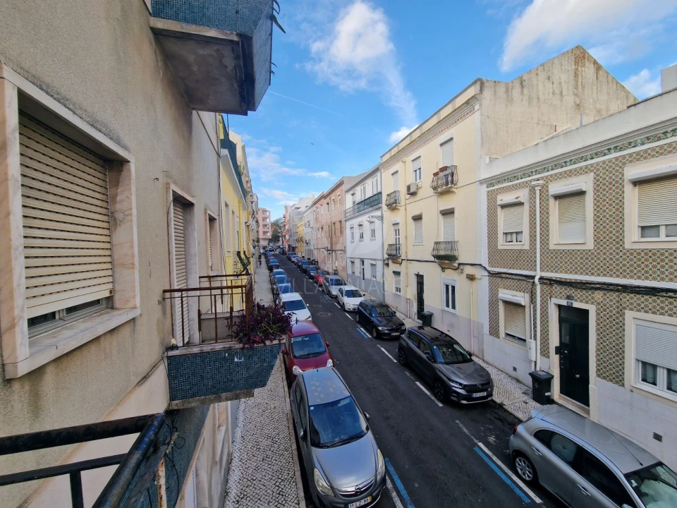 Apartamento T1 para Arrendamento em Campo de Ourique Foto 2