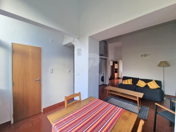 Apartamento T1 para Arrendamento em Campo de Ourique
