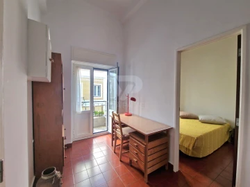 Apartamento T1 para Arrendamento em Campo de Ourique