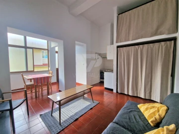 Apartamento T1 para Arrendamento em Campo de Ourique