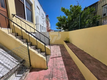 Apartamento T1 para Arrendamento em Campo de Ourique