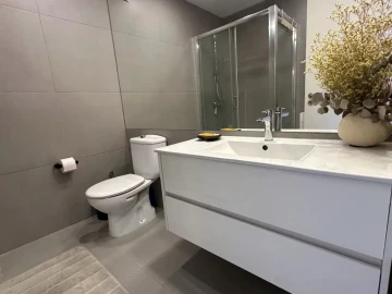 Apartamento T2 para Arrendamento em Aldoar, Foz do Douro e Nevogilde