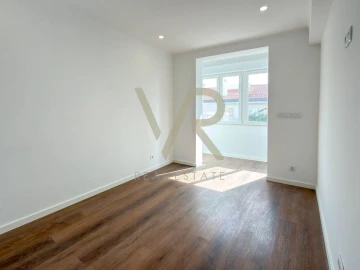 Apartamento T2 para Venda em Venteira