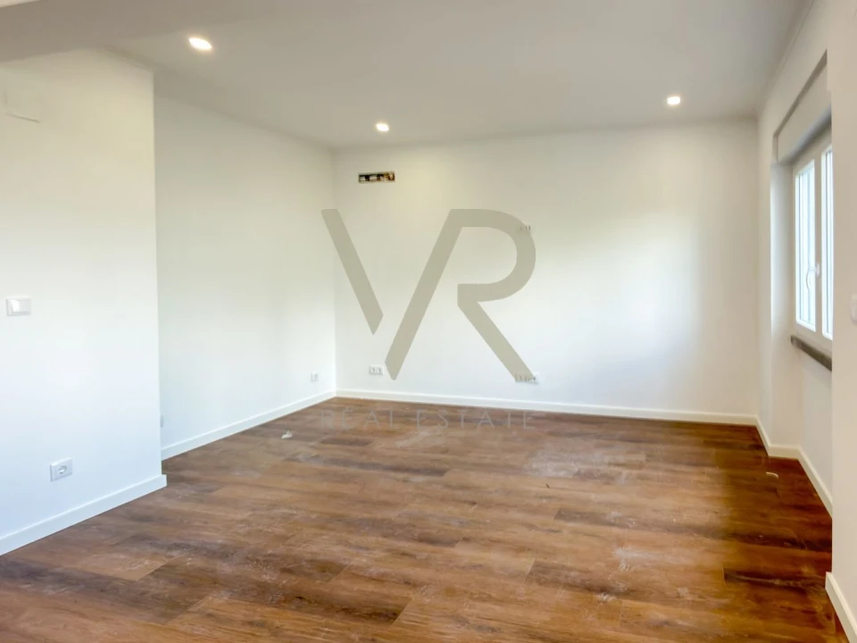 Apartamento T2 para Venda em Venteira Foto 3