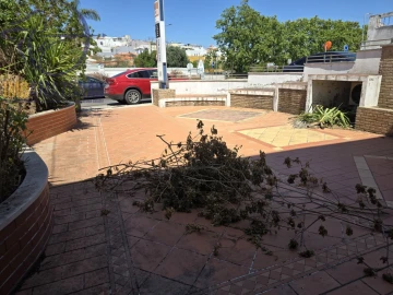 Loja para Venda em Estômbar e Parchal