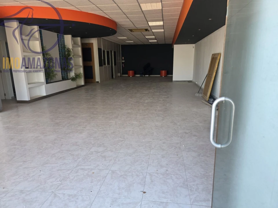 Loja para Venda em Estômbar e Parchal Foto 3