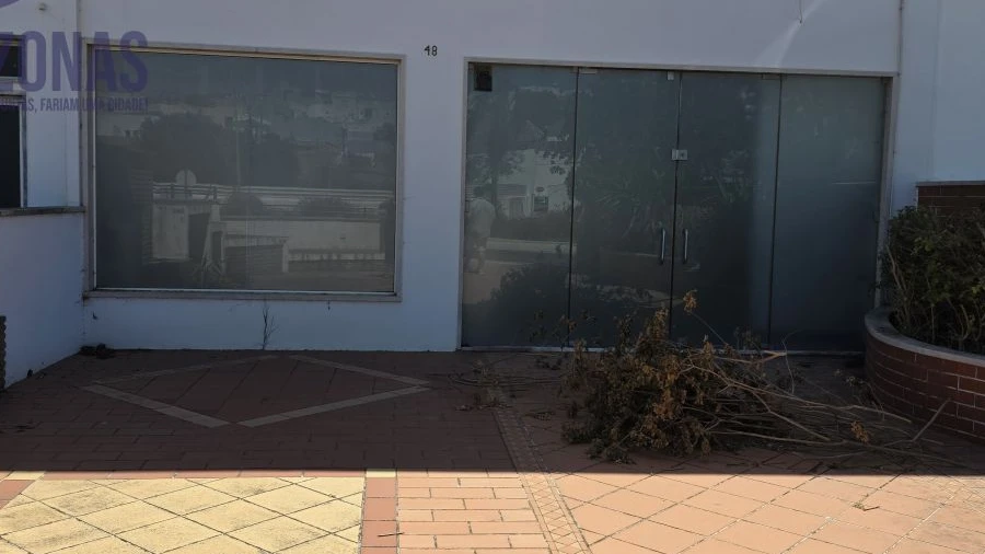 Loja para Venda em Estômbar e Parchal
