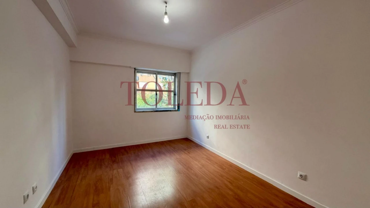 Apartamento T2 para Venda em Algueirão-Mem Martins Foto 17