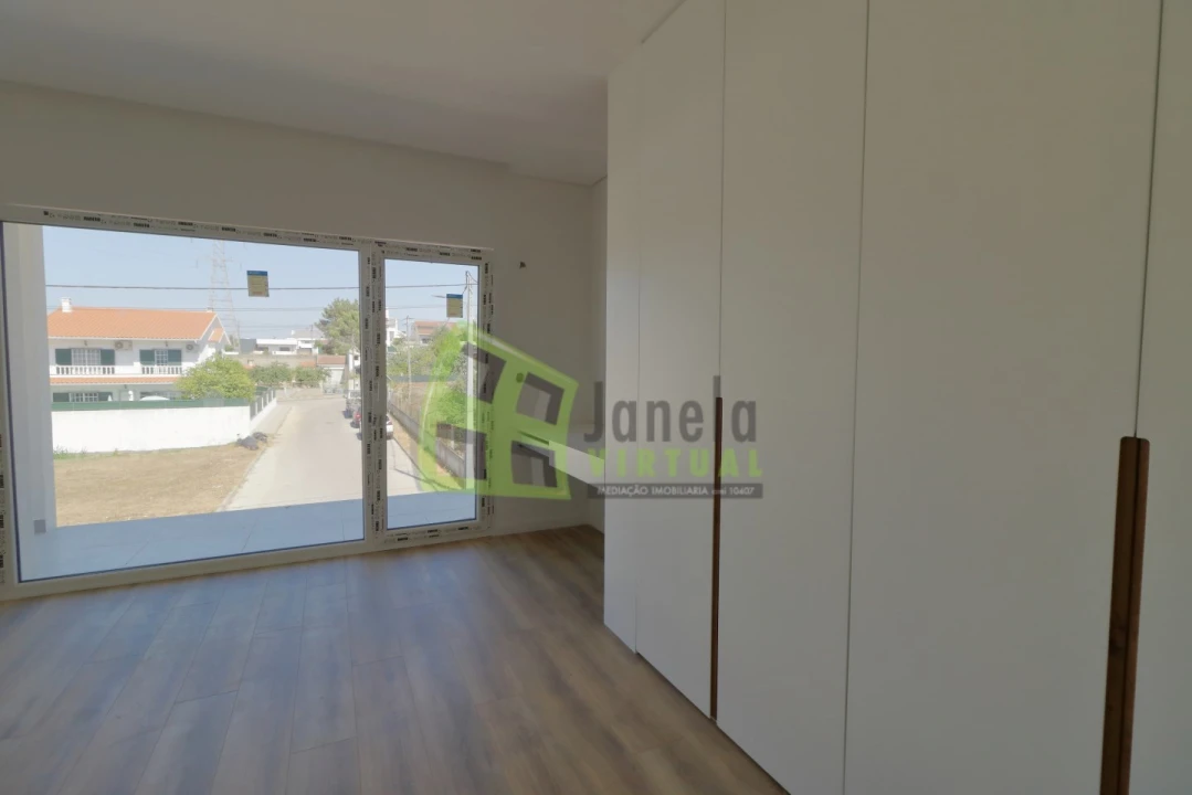Moradia T3 para Venda em Fernao Ferro Foto 24