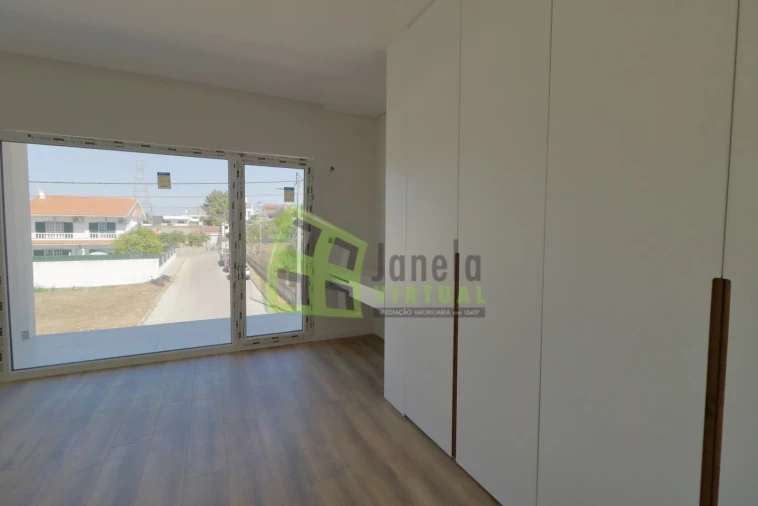 Moradia T3 para Venda em Fernao Ferro Foto 24