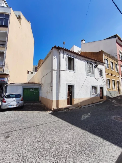 Moradia T3 para Venda em Sacavém e Prior Velho