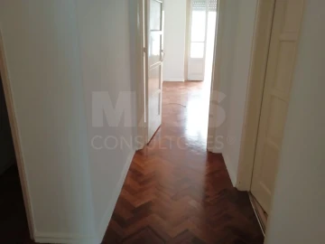 Apartamento T2 para Arrendamento em Ajuda